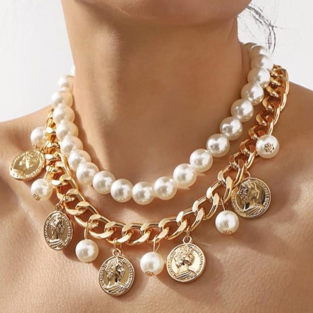 Elegant Gold and Pearl Coin Necklace